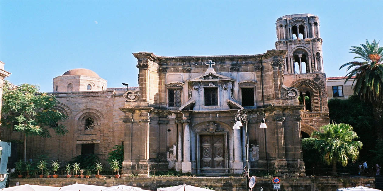 L'immagine mostra la Chiesa della Martorana di Palermo
