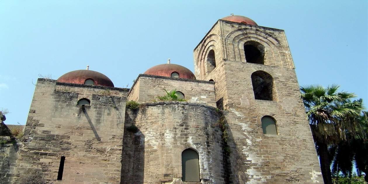 L'immagine mostra la Chiesa di San Giovanni degli Eremiti di Palermo