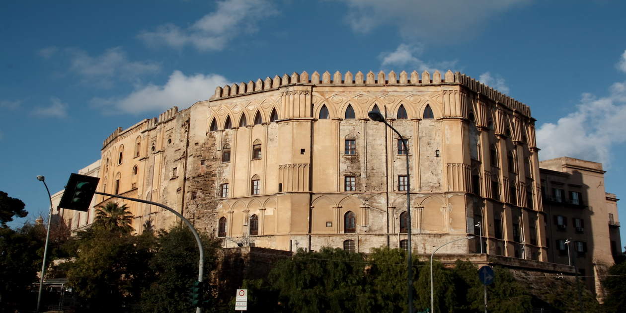 L'immagine mostra il Palazzo dei Normanni di Palermo